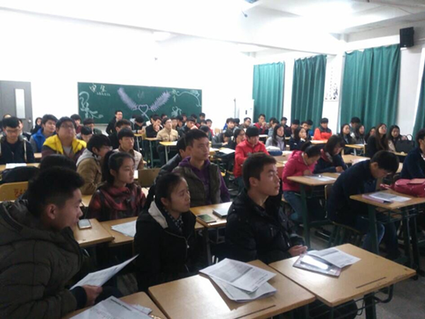 百度、德绚两公司在信息工程系举办专场宣讲招聘会