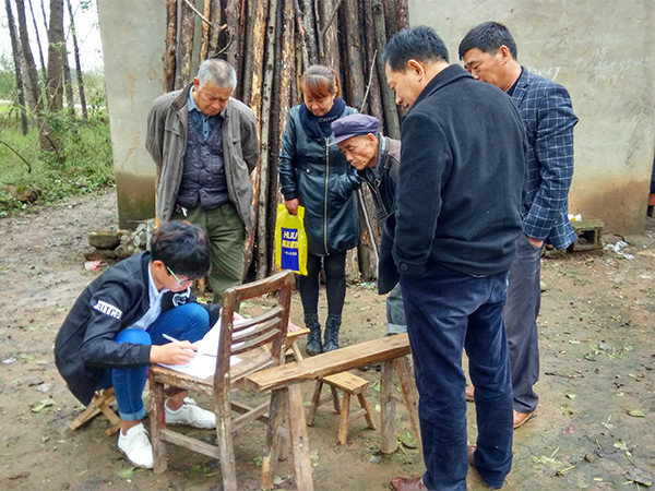 信息工程系开展贫困户调查活动