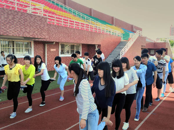 信息系心理健康月系列活动之户外趣味游戏