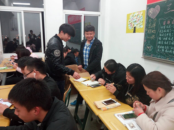 信息系团总支开展女生节活动之“小小漂流瓶，你我大梦想”    