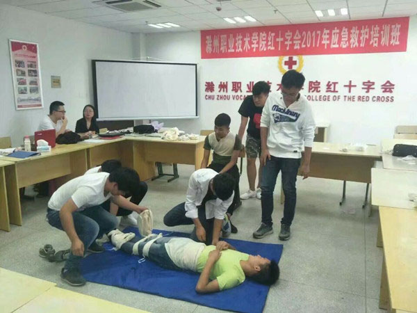 信息工程系组织参加红十字会应急救护培训班    