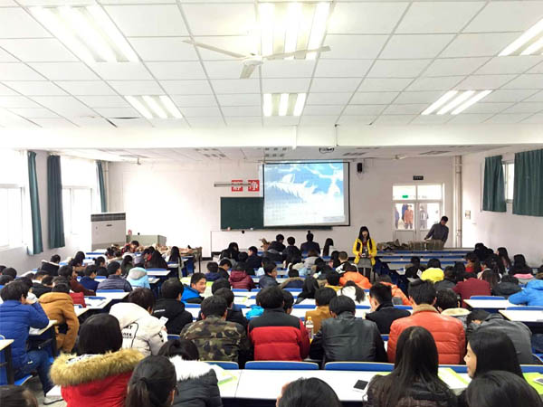 信息系举行新学期主题班会