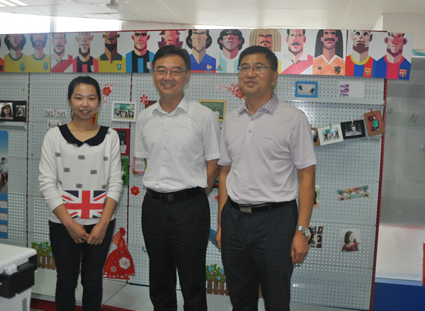 9、省教育厅副厅长刘少华考察我院大学生创业园.jpg