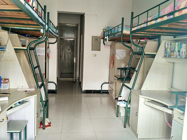 信息工程系协助院宿舍卫生安全大检查活动    